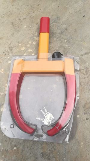 পার্কিং চাকা ক্ল্যাম্প